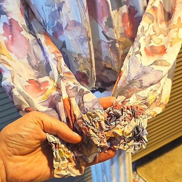 Breezy Silk blouse L / XL, lots of volume, elasticated waist looks great w jeans - Picture 11 of 12